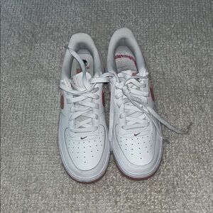 Women’s pink and white Nikes ones missing a insole